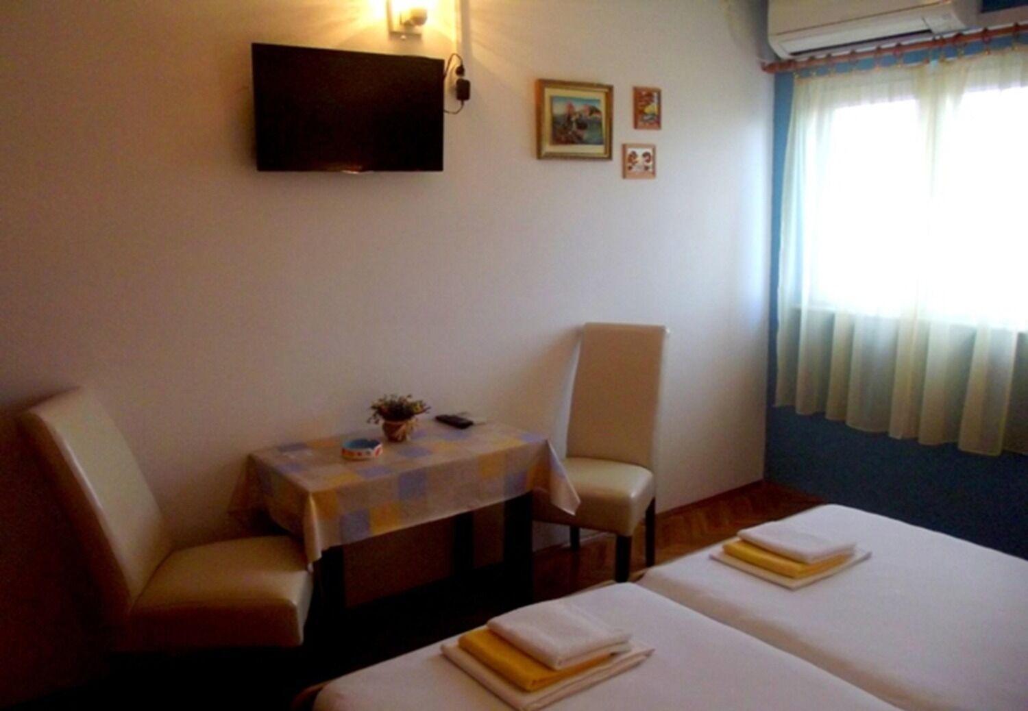 Apartments And Rooms Ognjen - Family Apartments With Free Parking Betina  Exterior foto