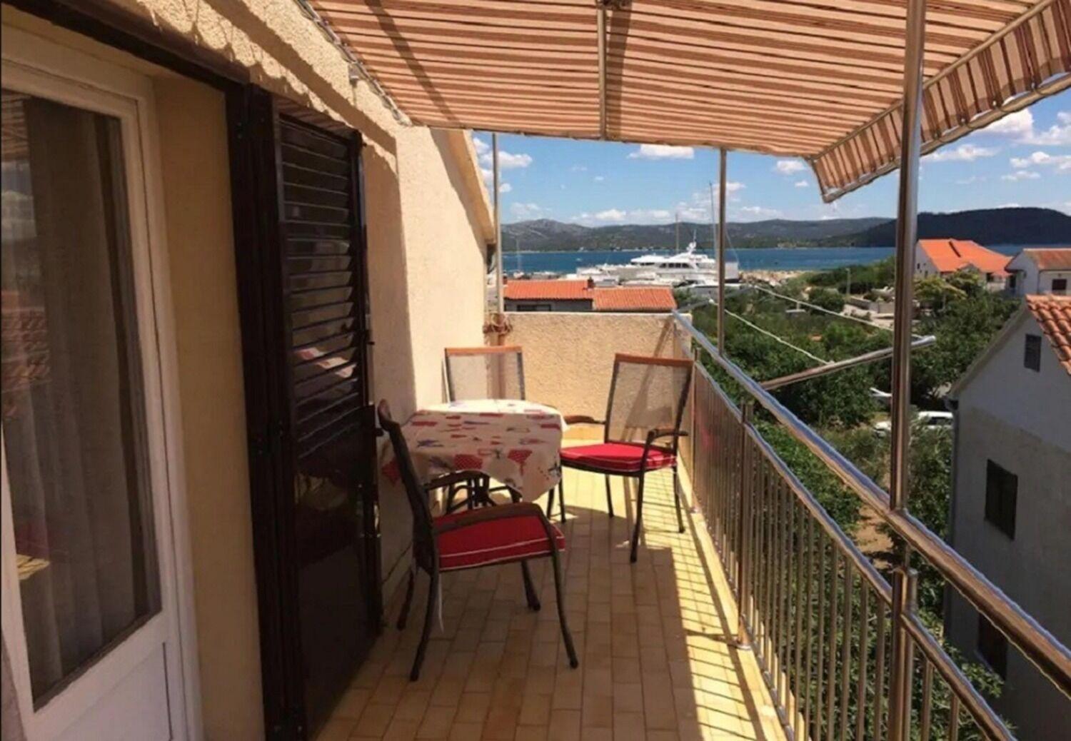 Apartments And Rooms Ognjen - Family Apartments With Free Parking Betina  Exterior foto