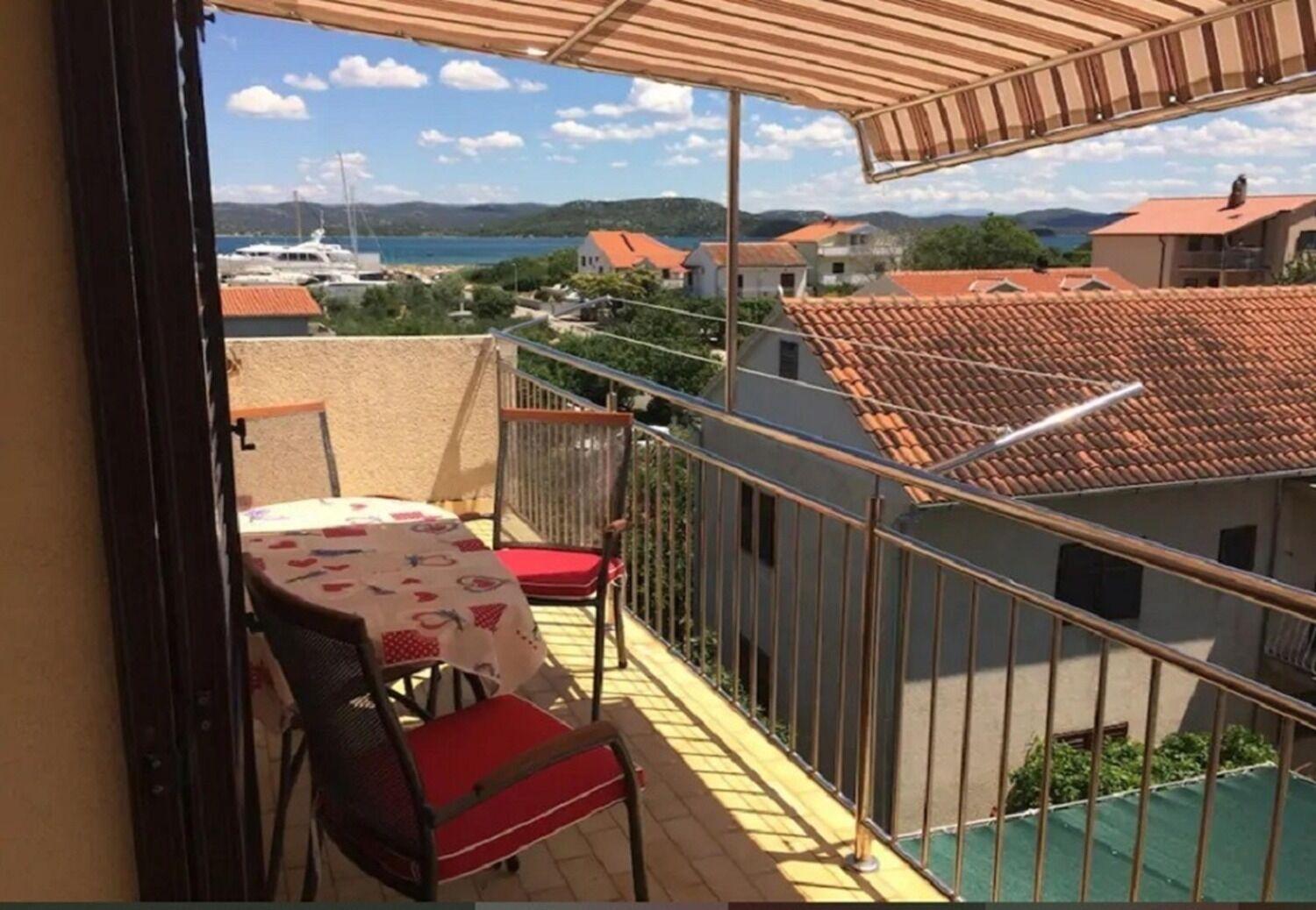 Apartments And Rooms Ognjen - Family Apartments With Free Parking Betina  Exterior foto